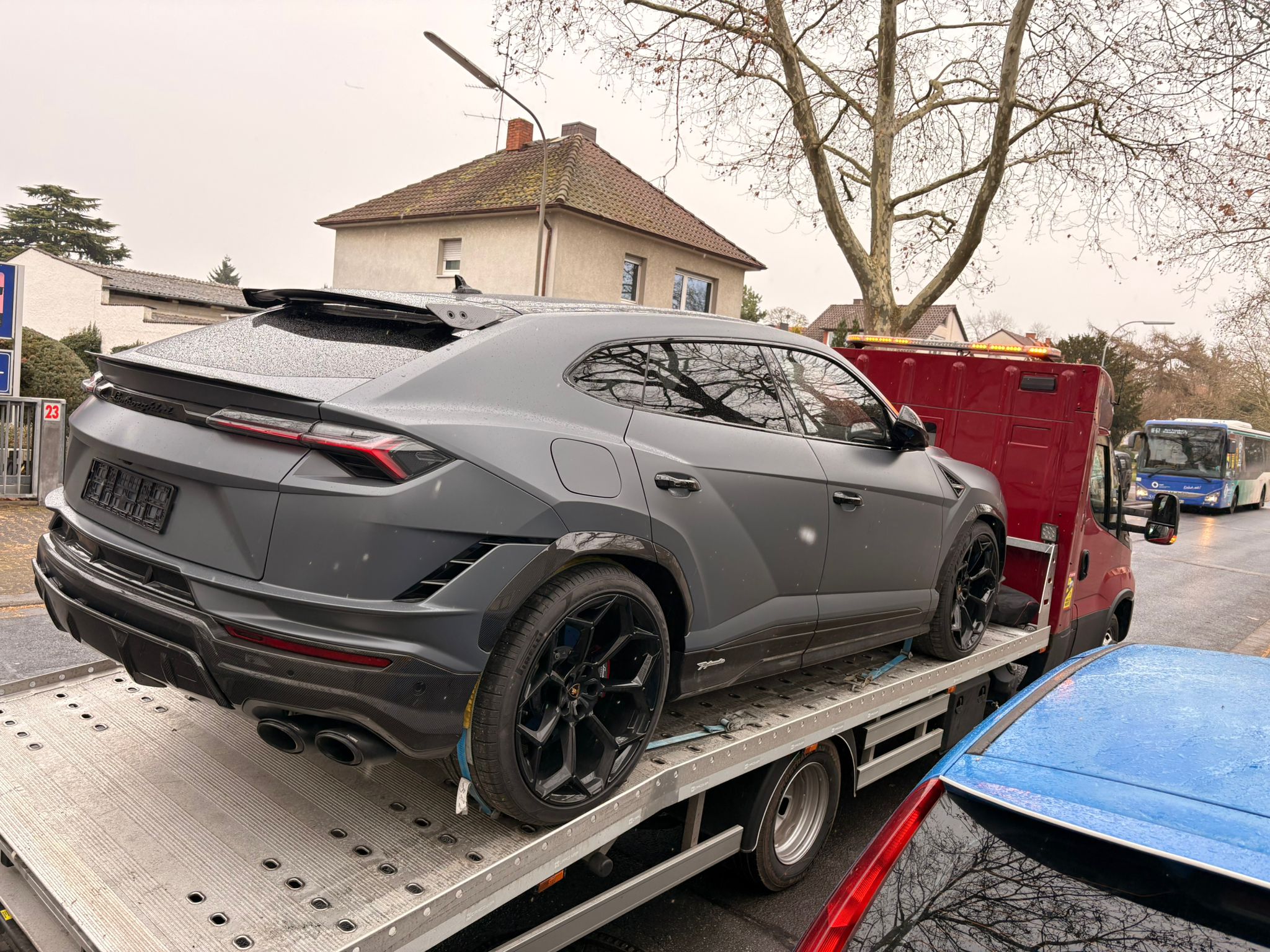 Transport auto pe platforma